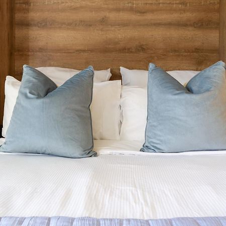 Downtown Delight: Studio At 8 Wilmer With Backyard كريستتشيرش المظهر الخارجي الصورة