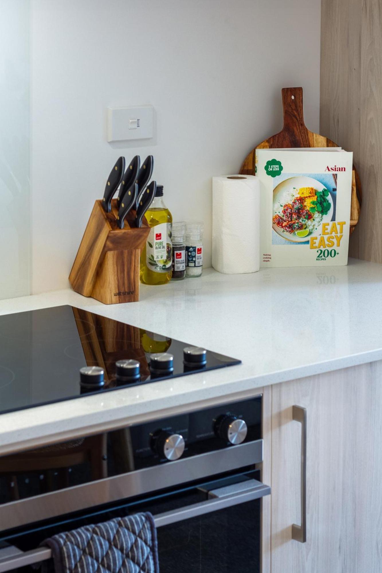 Downtown Delight: Studio At 8 Wilmer With Backyard كريستتشيرش المظهر الخارجي الصورة